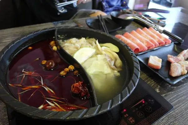 【高雄 火鍋】399元平價吃到飽麻辣火鍋  生蠔讓你吃到飽 