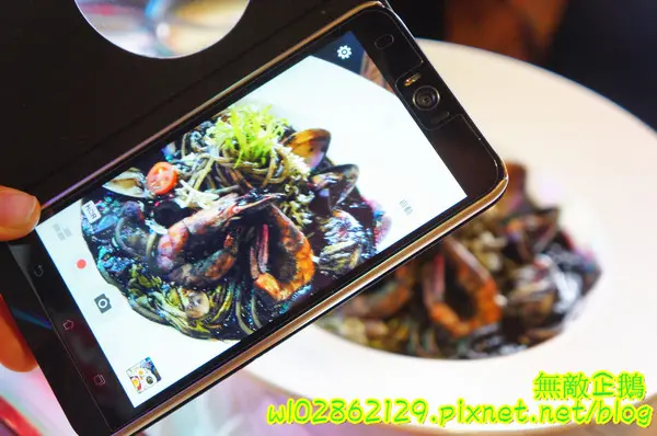 【台南-永康區】站著拍+坐著拍=怎麼拍都好看!~自拍神器《鐵木匠複合式餐廳》        
      