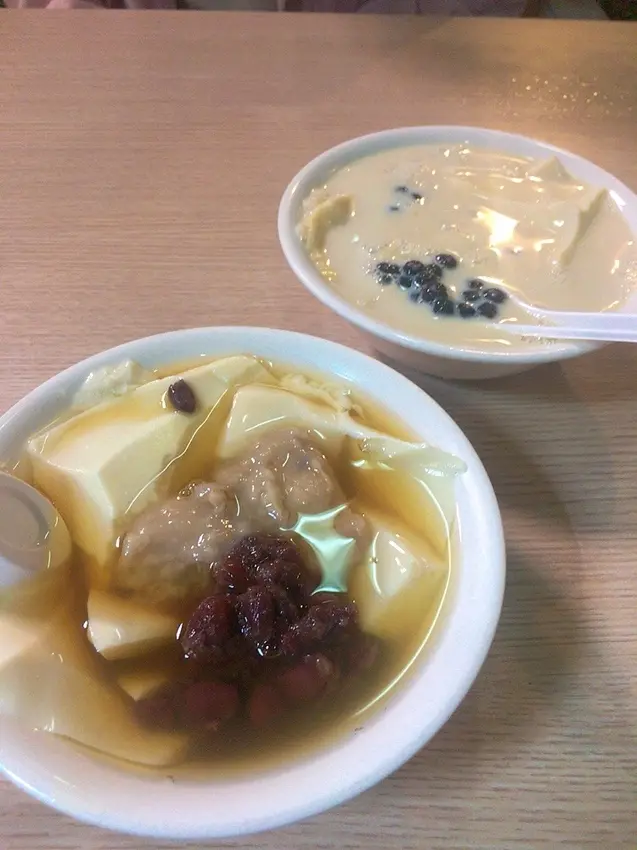 桃園龜山超人氣豆花店—牛奶凍、小湯圓必點推薦，價格實惠好吃的品誠豆花店