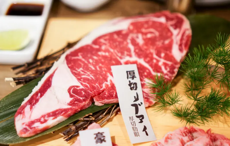 【台北信義微風】牧島燒肉 MOTTO YAKINIKU 微風店・近捷運市政府站 品嚐刷上麻油牛肉的美味 | 黛西 優齁齁 :: Seize the momen