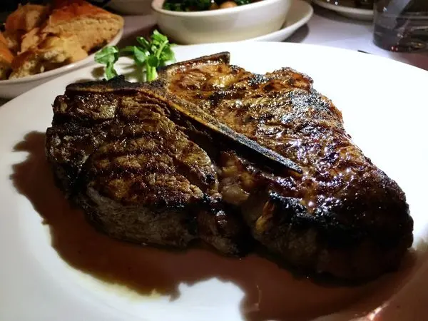 Mortons The Steakhouse 台北莫爾頓牛排館，被101夜景及獨立搖滾樂包圍的夜晚