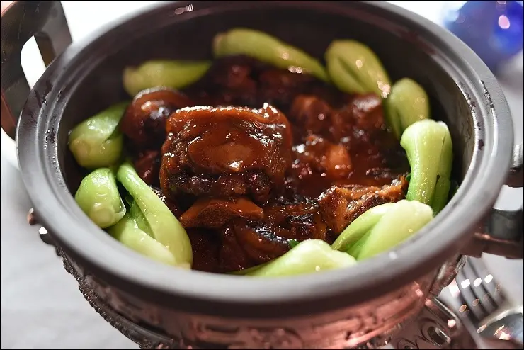 《捷運板南線美食/市政府站/微風信義》台北47名人宴~期間限定民初養生黑官膳，台北101近在眼前的高樓層景觀餐廳！