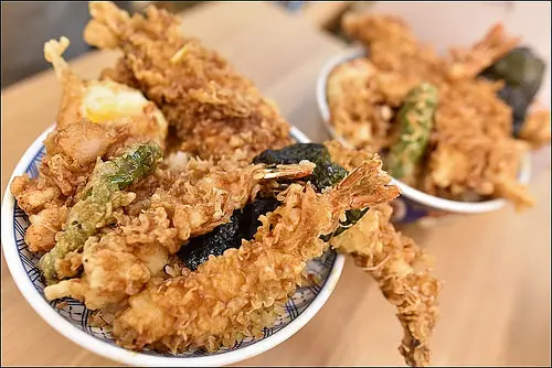 《捷運板南線/台北車站排隊美食》日本金子半之助天丼專門店~北車微風二樓台灣一號店新開幕,號稱30公分長的大尾炸星鰻!