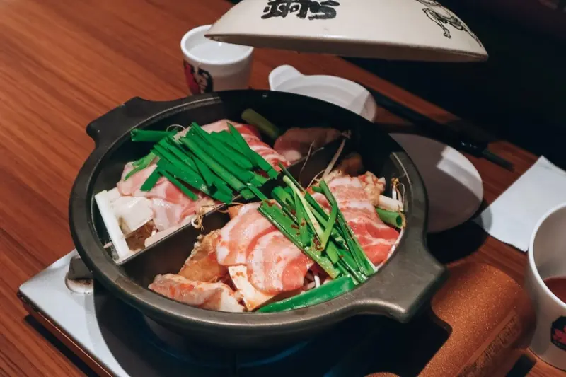 【台北火鍋】Akakara 赤から鍋 (中山旗艦店)：紅白鍋物歌合戰(赤味噌vs雞白鍋)開吃啦 /名古屋必吃名物