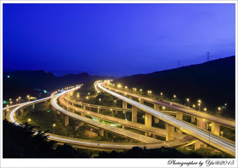 [攝影]【基隆市七堵區】瑪東交流道。錯綜複雜車軌