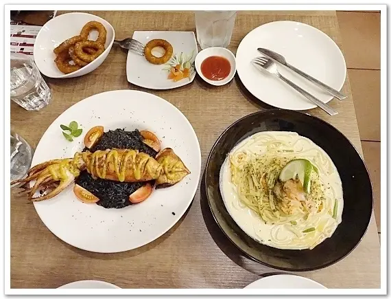 【北屯區】米古migu Pasta 平價美味義大利麵／燉飯 商業午餐送小點‧一大隻墨魚燉飯／麵推薦給喜愛黑齒的你／妳