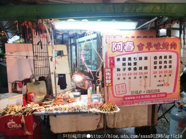 【美食特搜。高雄鼓山區】阿春古早味烤肉。高雄捷運美食 西子灣站老舊烤肉攤車 燒烤串精心調味風味絕佳        
      