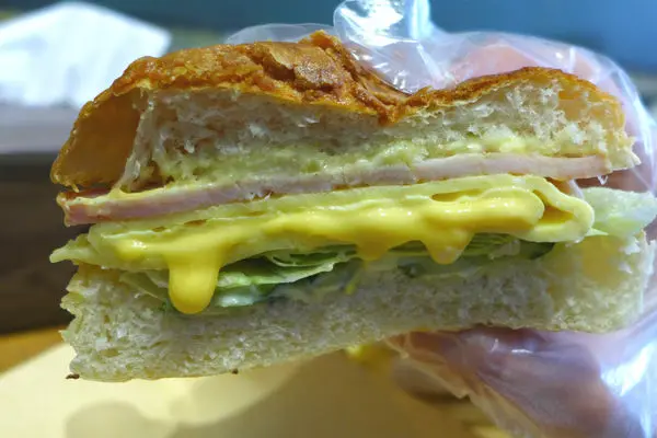 穿越時空在教室裡吃碳烤吐司和菠蘿堡-高三孝(松菸文創店)