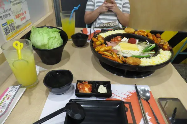 Omaya春川炒雞（逢甲店）辛普森湯*起司部隊鍋~超飽人生