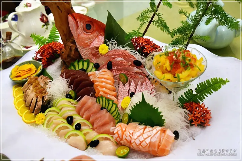 [宜蘭美食] 食肆無菜單料理餐廳<美色篇>土豪風格加上中國風味的創意料理，套餐$800/$1200視覺味覺雙華麗