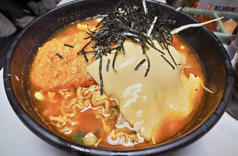 想知道韓國的「辣」威力有多強? 韓國第一品牌拉麵TUEMSAE 縫隙拉麵 辣到台灣!!