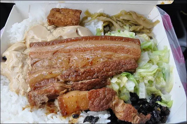 《桃園排隊美食》蘆竹阿三便當社~桃園秒殺傳奇便當店大復活．11點才開賣12點前還沒中午就賣光光！