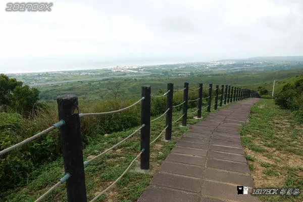 【苗栗。通霄】嶺頂步道。背山面海。嶺頂瞭望台。嶺頂土地公步道。嶺頂福德祠。180度海景。遠眺新埔交流道景觀