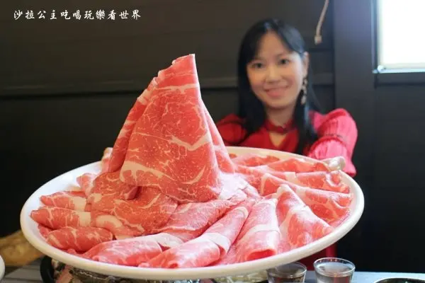 宜蘭火鍋/親子涮涮鍋餐廳『熊飽鍋物』大份量肉盤/泰迪熊主題鍋物/宜蘭運動公園旁