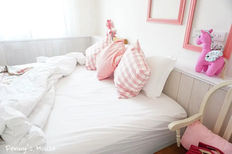 
花蓮住宿/美食 - 依九九九民宿 / 1999民宿 超粉紅的浪漫質感房型，女生永遠的夢想房間！每一個房型都超特別~附早餐！(暹羅 泰食/周家蒸餃/海埔蚵仔煎)
