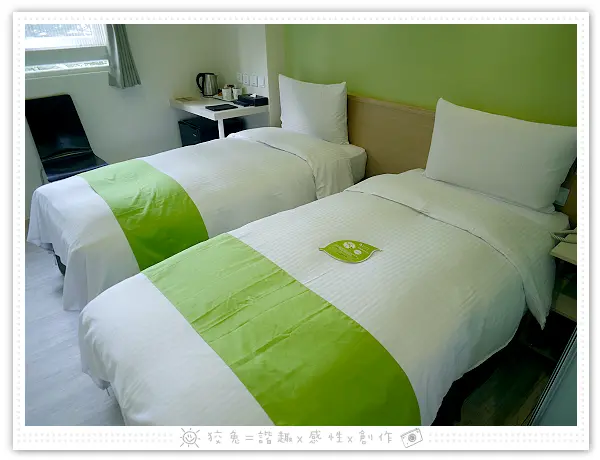 [台中住宿] 葉綠宿~離逢甲夜市僅5分鐘腳程的平價環保旅館！B1光合森林樂趣多多！還有可愛小太陽陪玩喔！