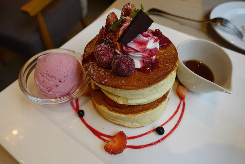 (胖樺食記)捷運中山站下午茶咖啡廳，來自北海道「 LeTAO小樽洋菓子舖 中山店」/厚燒鬆餅超推薦