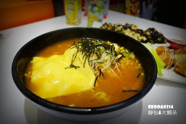 【台北|東區美食】縫隙拉麵 Teumsae 韓國明洞必吃的麻辣拉麵 ♥ 韓國第一品牌拉麵來台囉!!泡菜霜淇淋全球獨家上市!!