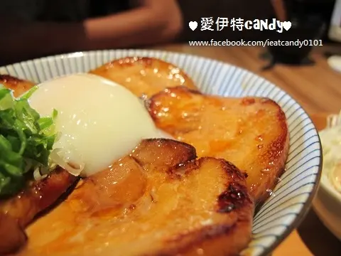 『彰化員林_滿燒肉丼食堂 (員林店)』被肉滿滿蓋住看不到飯的丼飯，整個衝擊你的視線！        
      