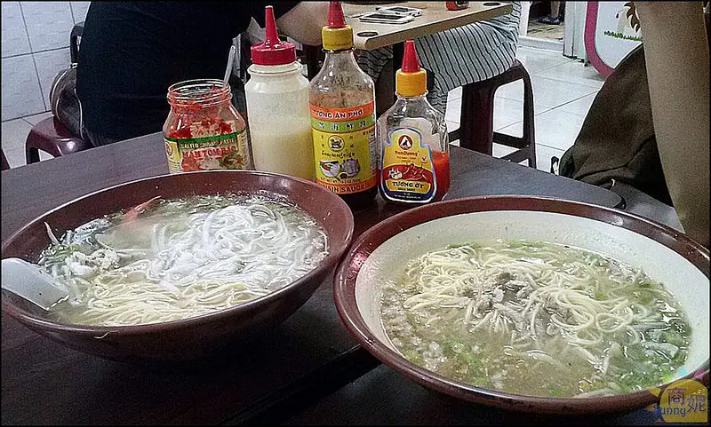 台中平價異國小吃。逢甲巷弄美食。巧味越南泰式料理。夏日清爽美味只要銅板價。跟著逢甲學生尋到寶