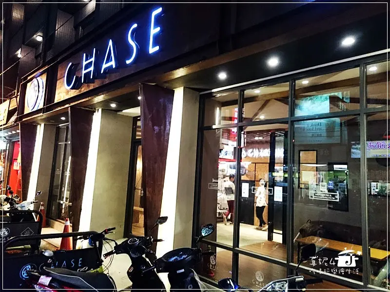 逢甲商圈合格住宿商旅。獨家無人自助旅店。用機器人手臂搬運行李。便宜自在又安全舒適的選擇~鵲絲商旅Chase Walker Hotel‎