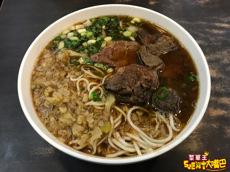 【台中西區牛肉麵推薦】六六順牛肉麵菜單價位大公開！台中最霸氣的超濃郁牛肉湯頭～台中南屯美食小吃旅遊景點推薦。