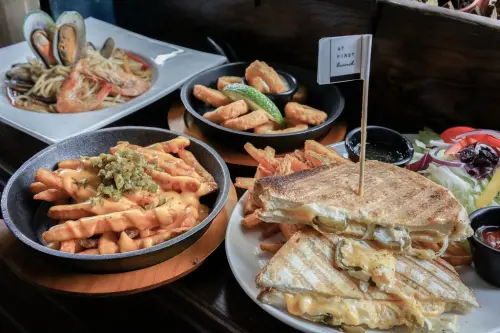 『At • First Brunch 緣來X魔王佩』台北大同區 中山站 雙連站輕食推薦 赤峰街人氣早午餐店 吃飽才有力氣逛街『內文有店家資訊』