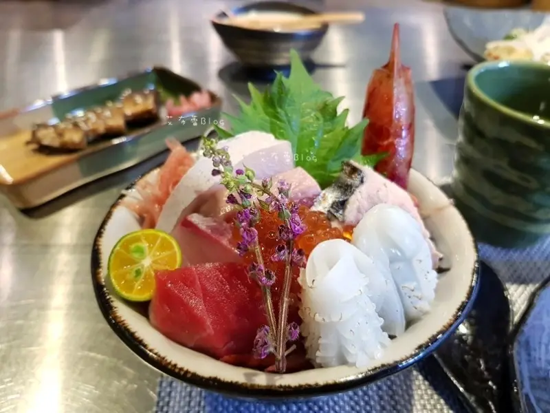 《高雄美食》八十八丼❤日本料理潮丼飯~河堤質感餐廳推薦！