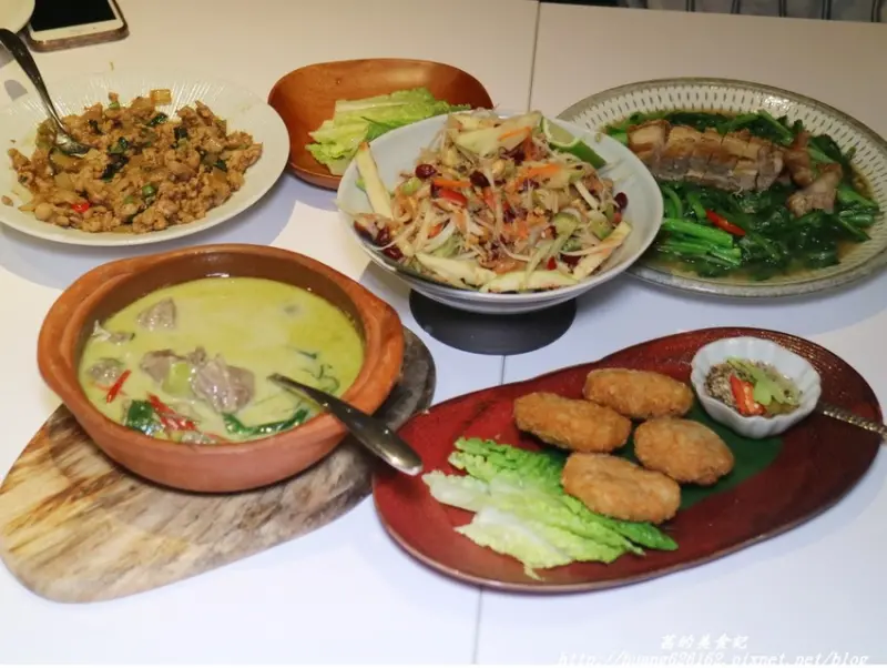 【台北大安區】泰式料理融入日式料理食材『莎瓦迪卡泰國菜Sawadica 』大安區泰式料理/榴槤創意料理/捷運忠孝復興/大安站