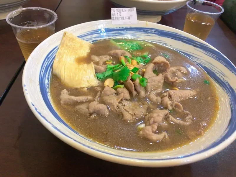 桃園龜山美食推薦—客製化酸辣度，麵條Q彈有勁的正宗酸辣粉，八哥重慶酸辣粉