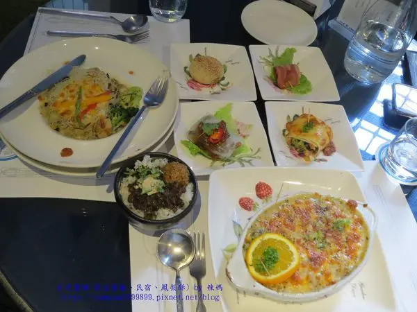 台南素食｜台南美食【赤崁璽樓餐廳】位於巷弄中顛覆傳統的蔬食好料，以及充滿溫暖的伴手禮"福祿壽鳳梨酥"#台南蔬食