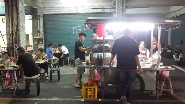 高雄三民區=<食>三民市場無名麵攤~尖尼吃的是一種感覺一種感覺啊=