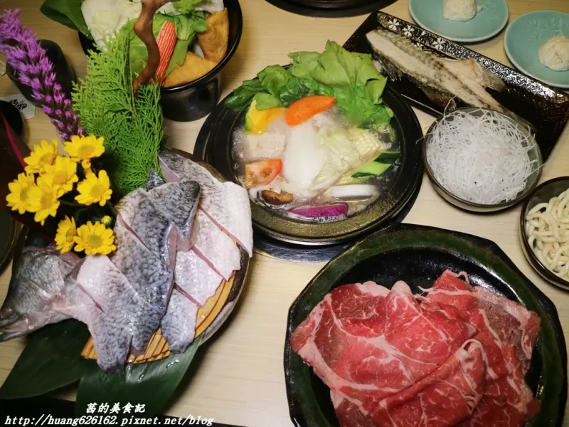 【新北三重區】竟然有肉片比我的臉還大" 梅花牛"『京澤日式鍋物』三重火鍋/個人涮涮鍋/石頭火鍋/捷運三重國小