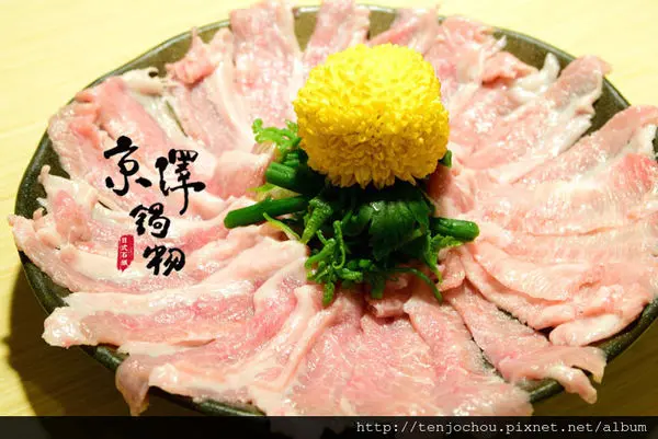 花花，甲飽沒【台北食記】京澤日式石頭鍋物 超銷魂手切松阪豬！好吃不貴真心推薦 三重好吃火鍋