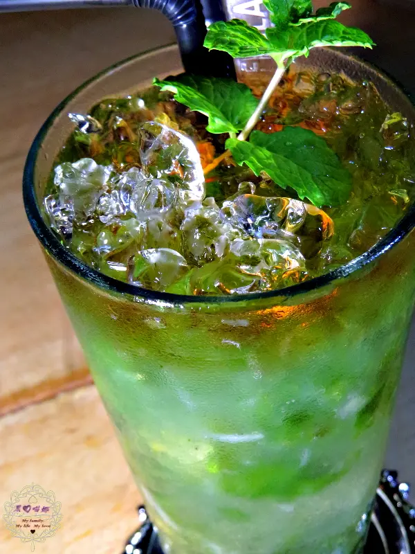 【高雄 苓雅】Urban Soul music bar　你的心情，考驗調酒師的創意！超級冠軍調酒，君王與後宮佳麗三千系列，今晚…想放縱得不醉不歸！！