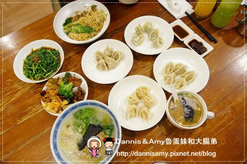 《新竹市區餐廳》申記餃子麵食 健康養身招牌手工『四味水餃』。餛飩濃湯。新鮮果汁︱精緻小吃 家庭聚餐 小菜任你挾一盤80元均一價（附影片）