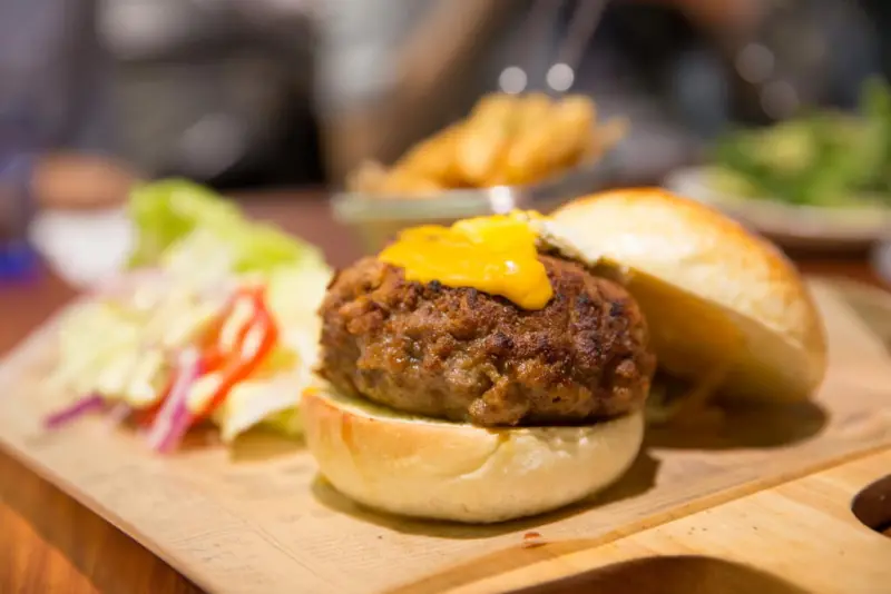 新店早午餐 Eat Enjoy意享美式餐廳 ::: 網友敲碗必吃！漢堡披薩口味多樣，份量十足 - 開朗少女的吃喝跑跳蹦