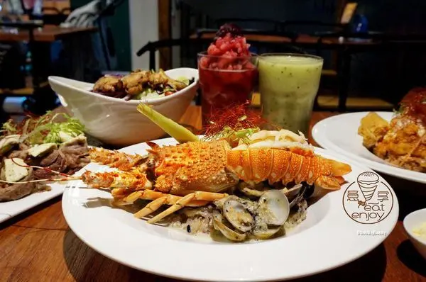 【新北美食】意享美式廚房 Eat Enjoy 龍蝦蛤蠣痛風燉飯 一整尾超吸睛 / 千層蛋糕 / 寵物友善餐廳