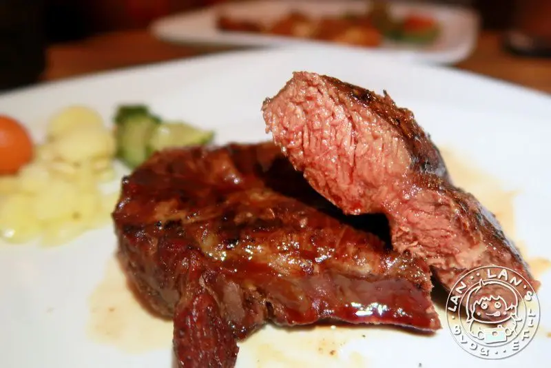 中山牛排 【紅牛原味炭烤牛排】平價排餐160起 嚴選美國CHOICE等級牛肉 - 嵐嵐的饗樂生活誌