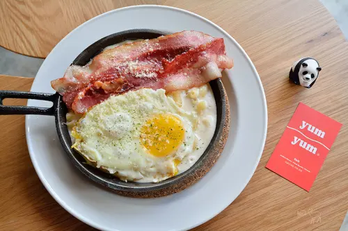 YumYum Deli 炸排骨乳酪三明治