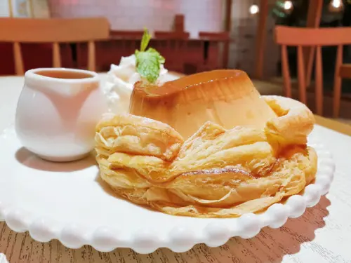 ♪忠孝敦化。Yum Yum Deli♬ 酥皮烤布丁。甜筒花生鮮奶麻糬