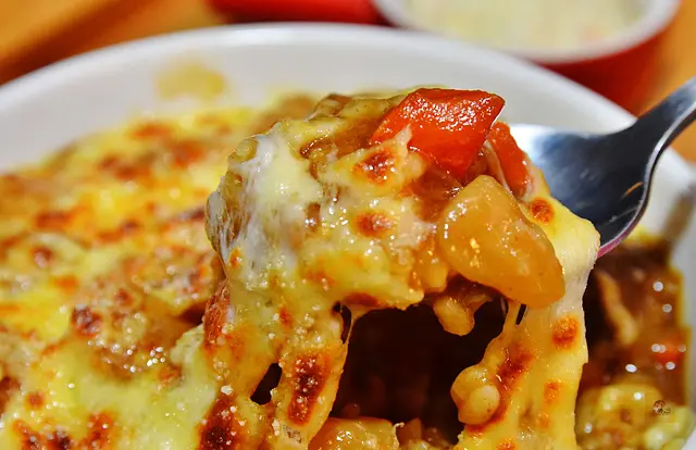 <台中西區>食記:自慢嗑旅~香濃美味的平價咖哩店新開幕，工業風設計且不限用餐時間，推薦炸豬排咖哩飯、焗烤咖哩飯，學生聚餐好去處，近SOGO百貨、誠品綠園道