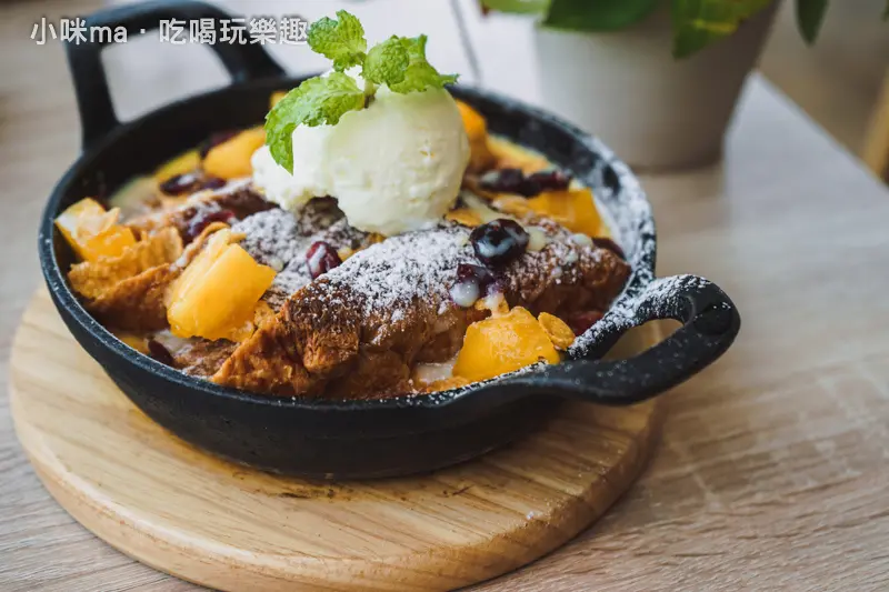 omocafé ▏大片落地窗給你遼闊視野 市區超悠閒的景觀餐廳。煉乳芒果可頌麵包布丁 雙重幸福滋味。天母早午餐 / 義式料理。捷運芝山站