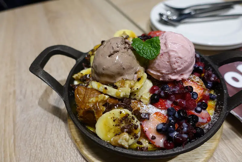 (胖樺食記)天母SOGO五樓義式餐廳『omocafé』/激推可頌麵包布丁/捷運芝山站美食/義大利麵燉飯都好吃/愛評體驗團