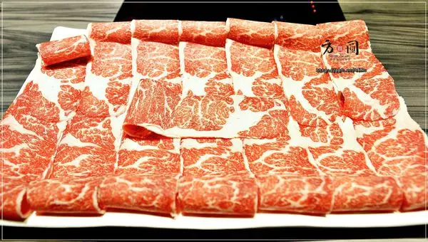 【方圓涮涮屋】捷運美食～比臉還要大的13盎司霸王牛/12盎司頂級小羔羊嫩肩，超親民的價格