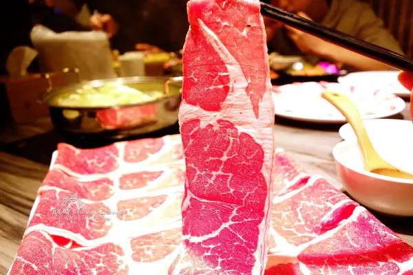 【台北美食】方圓涮涮屋+捷運科技大樓+肉質超Q彈的黑毛豬與霸王牛、環境不錯        
      