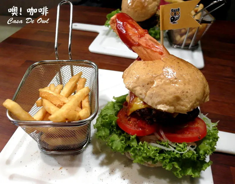 【台北南京】新開的美式餐廳噢！咖啡，招牌坦克漢堡讓人好害羞，環境優、有包廂、適合聚餐包場，有wifi、插座，不限時咖啡館！(捷運松江南京站)