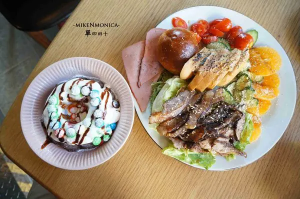 [食記]新竹 單吅田十巷弄裡的Brunch 牛肋條推薦 mm巧克力布朗尼視覺效果好強大 新開幕 簡-竹門日分店 不限時 無低消 無服務費