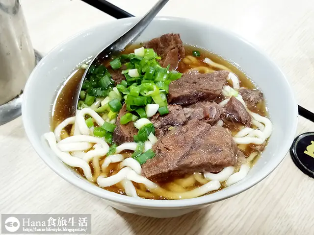 【台北萬華】建宏牛肉麵 | 24小時的深夜牛肉麵 可以用來撫慰飢餓疲勞 但還是阿明師煮的比較好吃!
