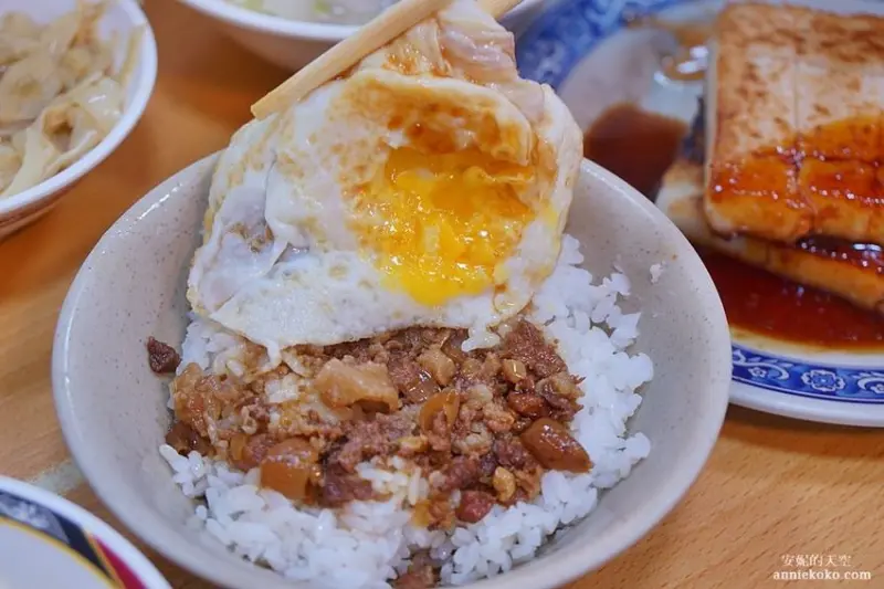 [西門町美食 天天利美食坊 ]人氣排隊小吃 蘿蔔糕蚵仔煎必點 筍乾蛋花湯出奇美味 辣椒意外是亮點 - 安妮的天空